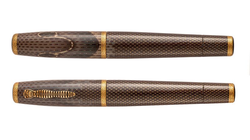 Cobra Snake Pen